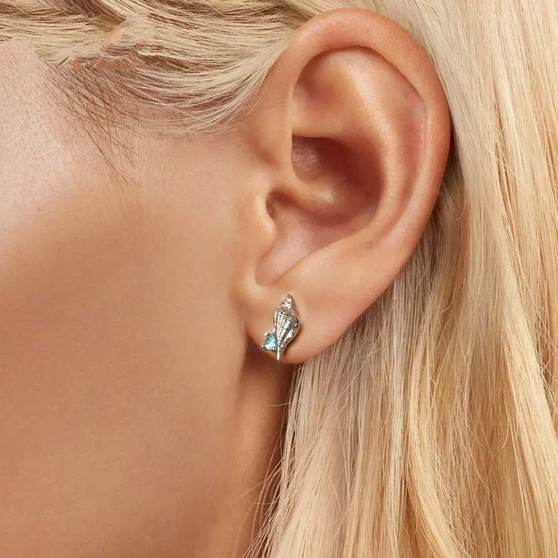 コンクスタッドイヤリング 象嵌グリーンジルコニア 低刺激性イヤリング