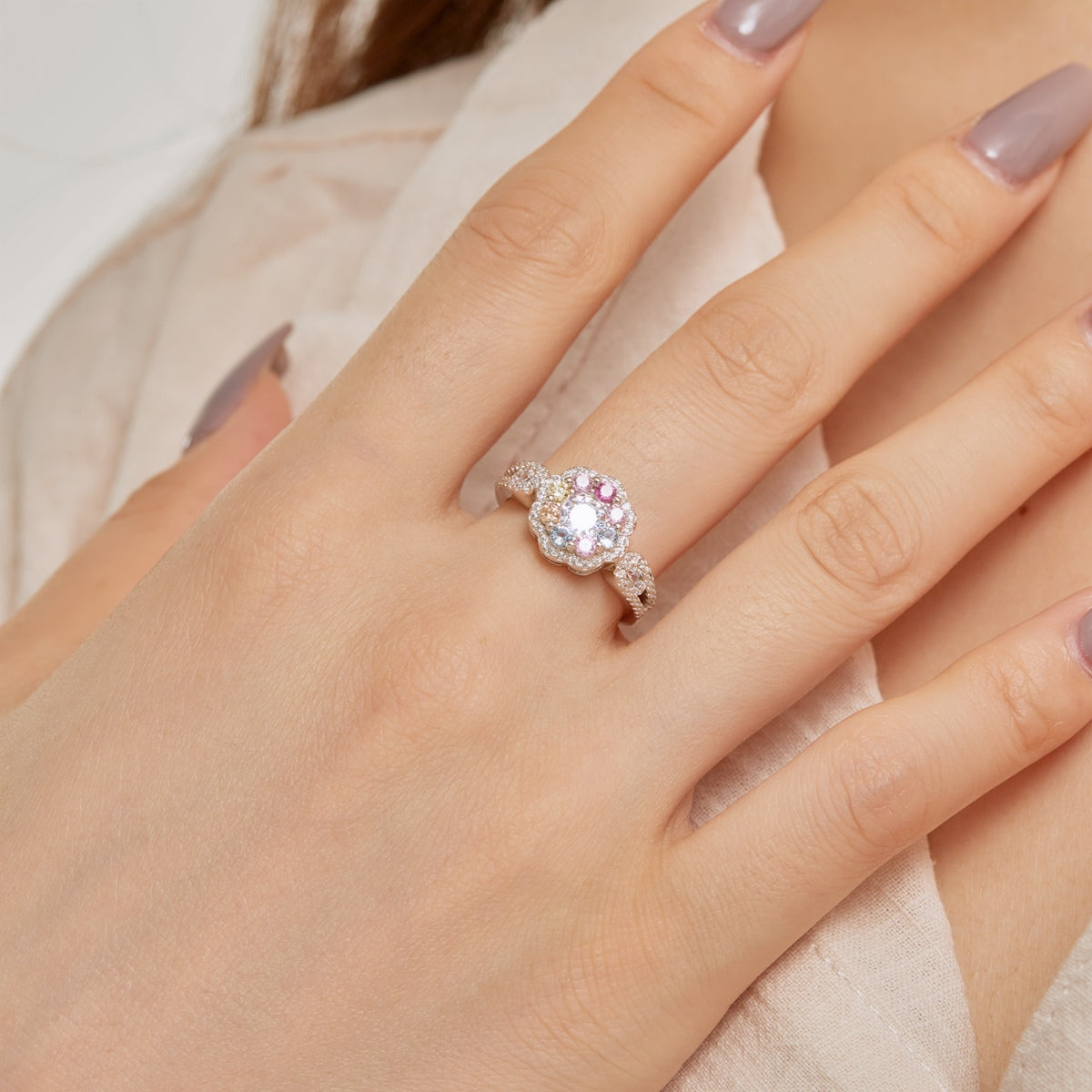 [Nova Jewelry]Delicate Colorful Round Cut Flower Shape Wedding Ring