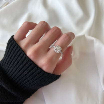 まばゆい輝きのラウンドカット結婚指輪