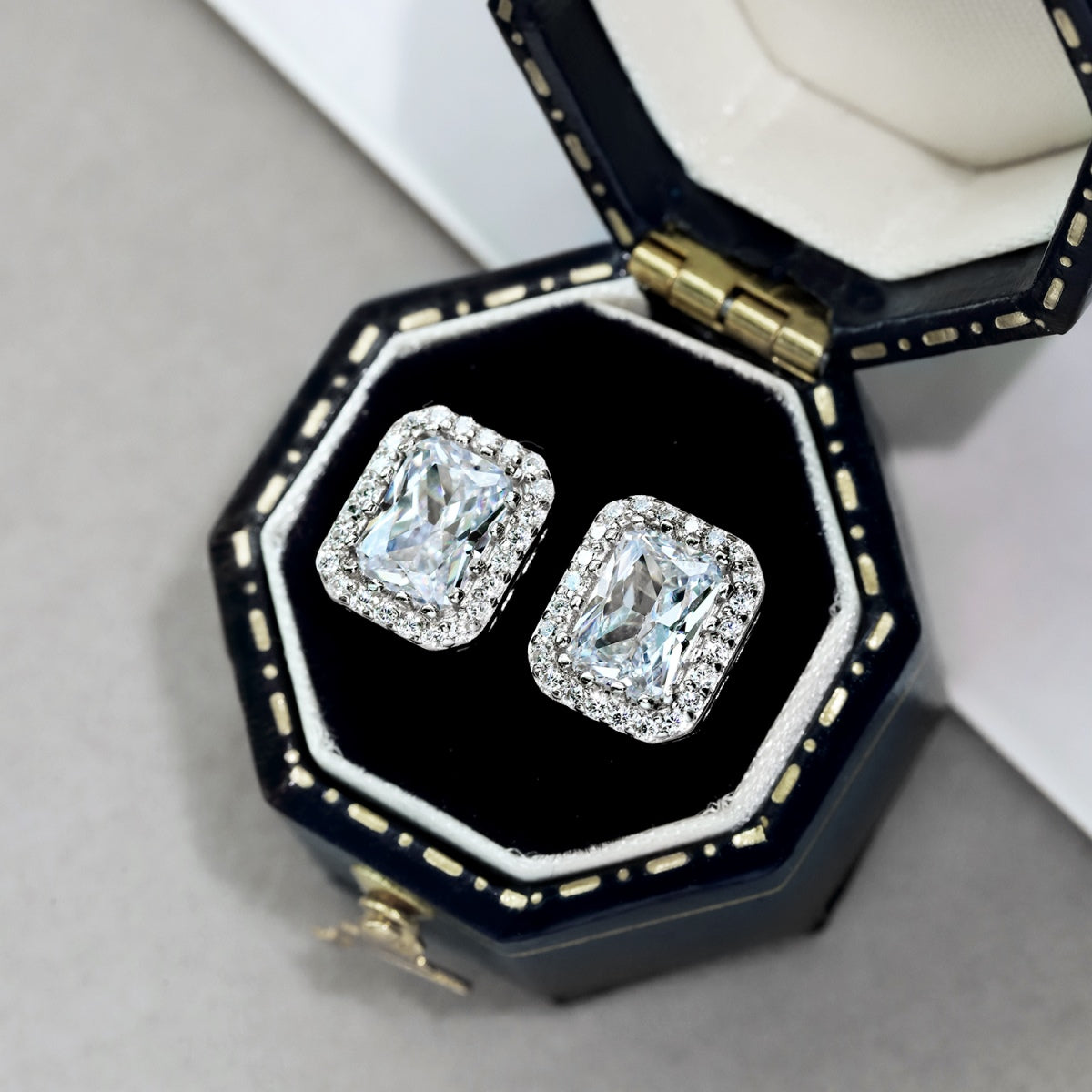 [Nova Jewelry]1.0 Carat Luxurious Dainty Emerald Cut Daily Earrings