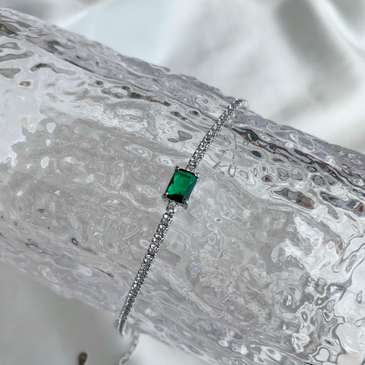 [Nova Jewelry]1.0 Carat Unique Emerald Cut Banquet Bracelet