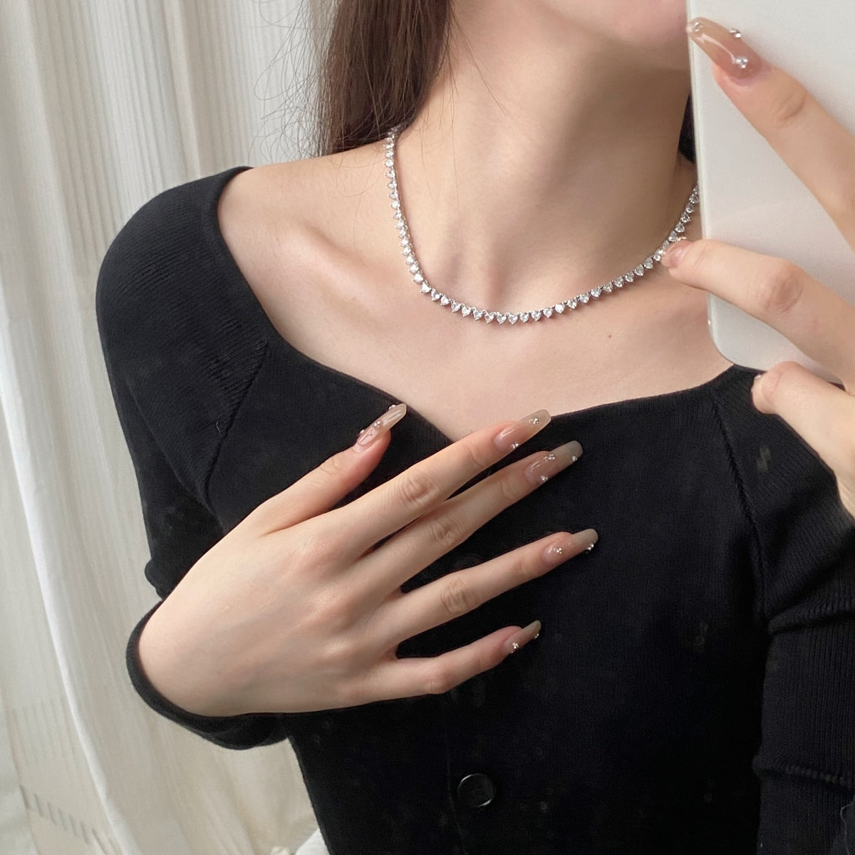 華やかなハートカットのテニスネックレス