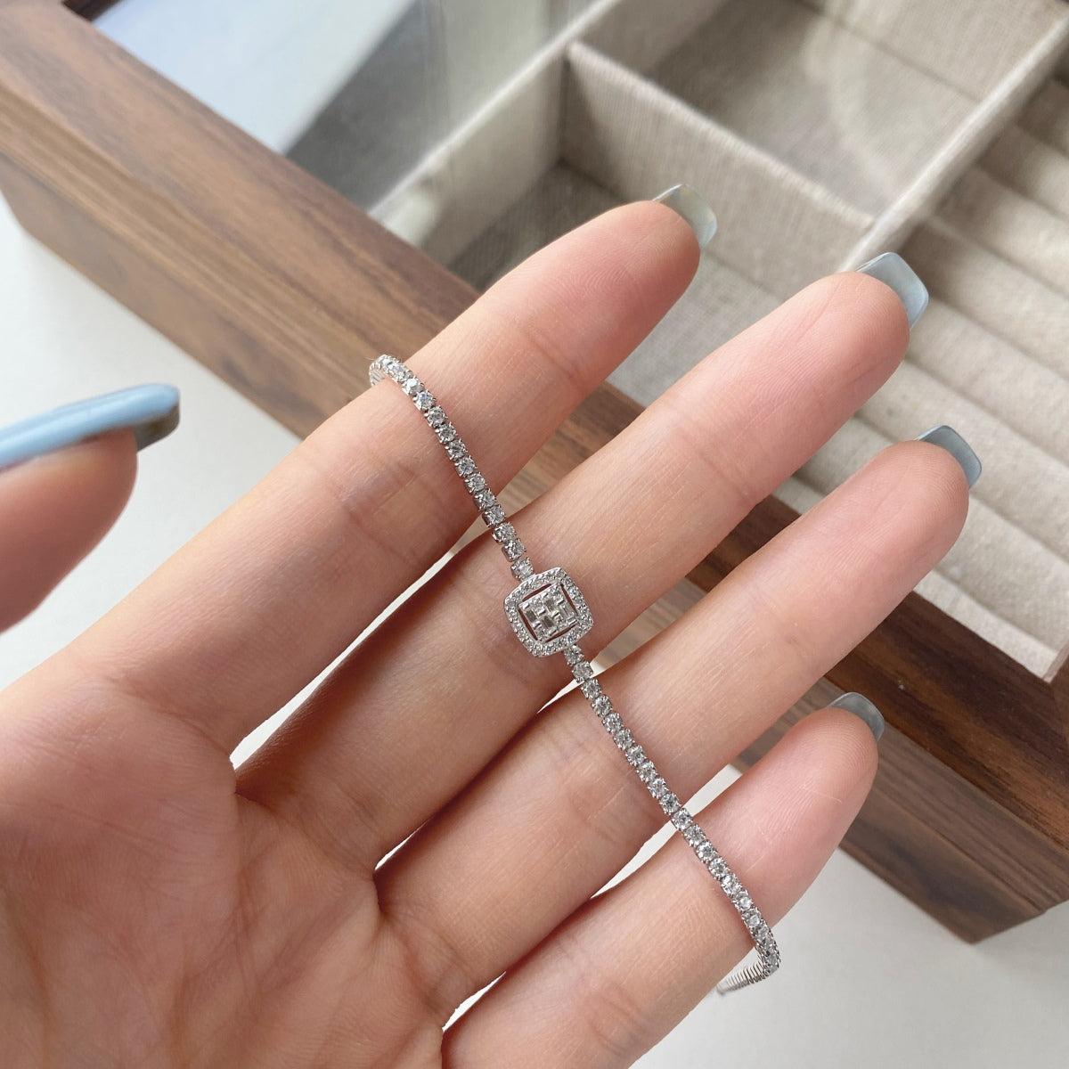 [Nova Jewelry]Luxurious Dazzling Square Shape Banquet Bracelet