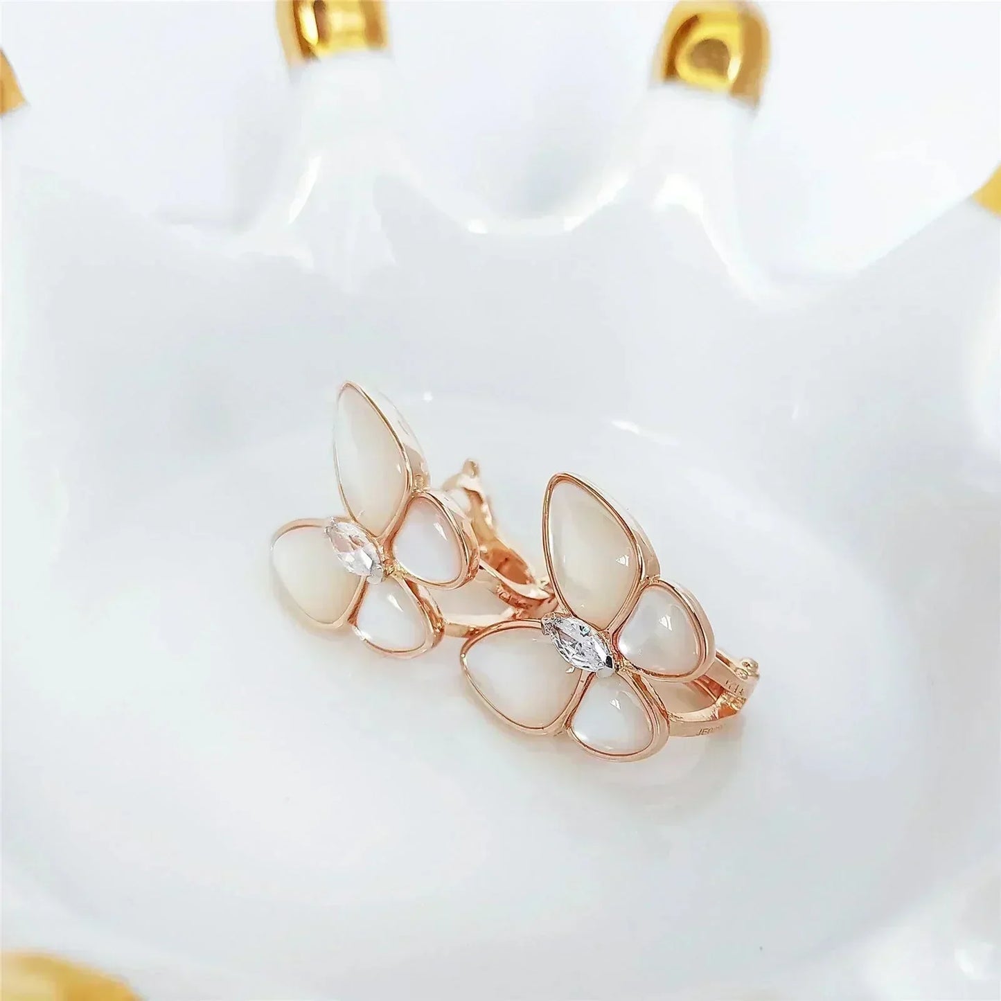 [ブルーティアーズ]バタフライモップダイヤモンドピアス