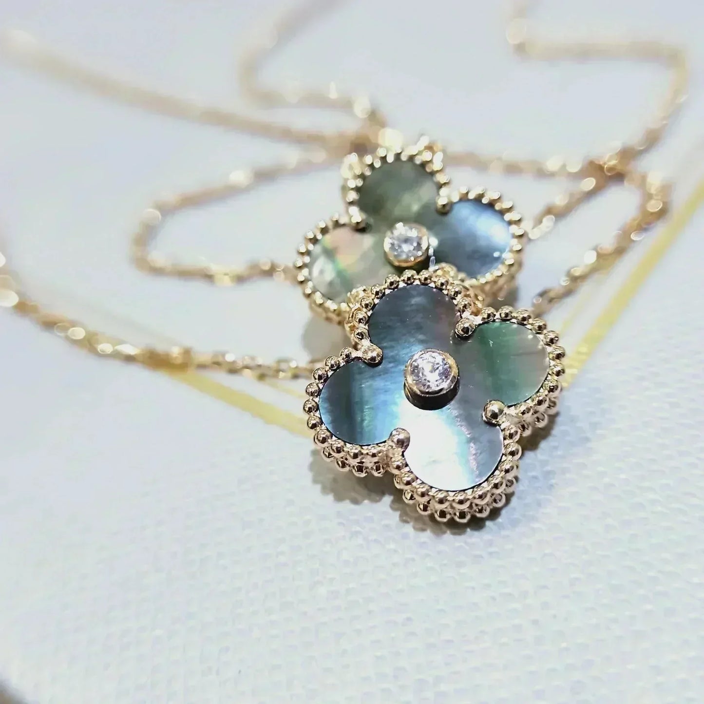 [BLUE TEARS]CLOVER 15MM DIAMANT- UND GRAUMUTTER-HALSKETTE
