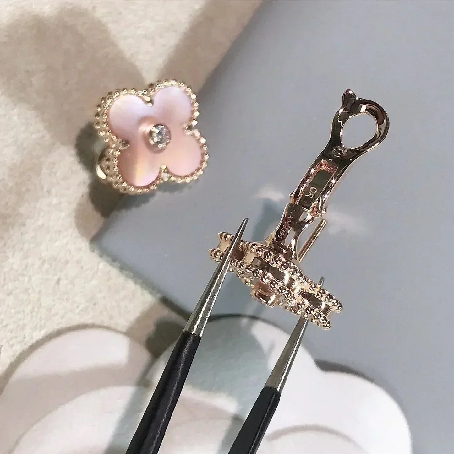 [BLAUE TRÄNEN]CLOVER MEDIUM 1 MOTIFS PINK MOP DIAMOND OHRRINGE