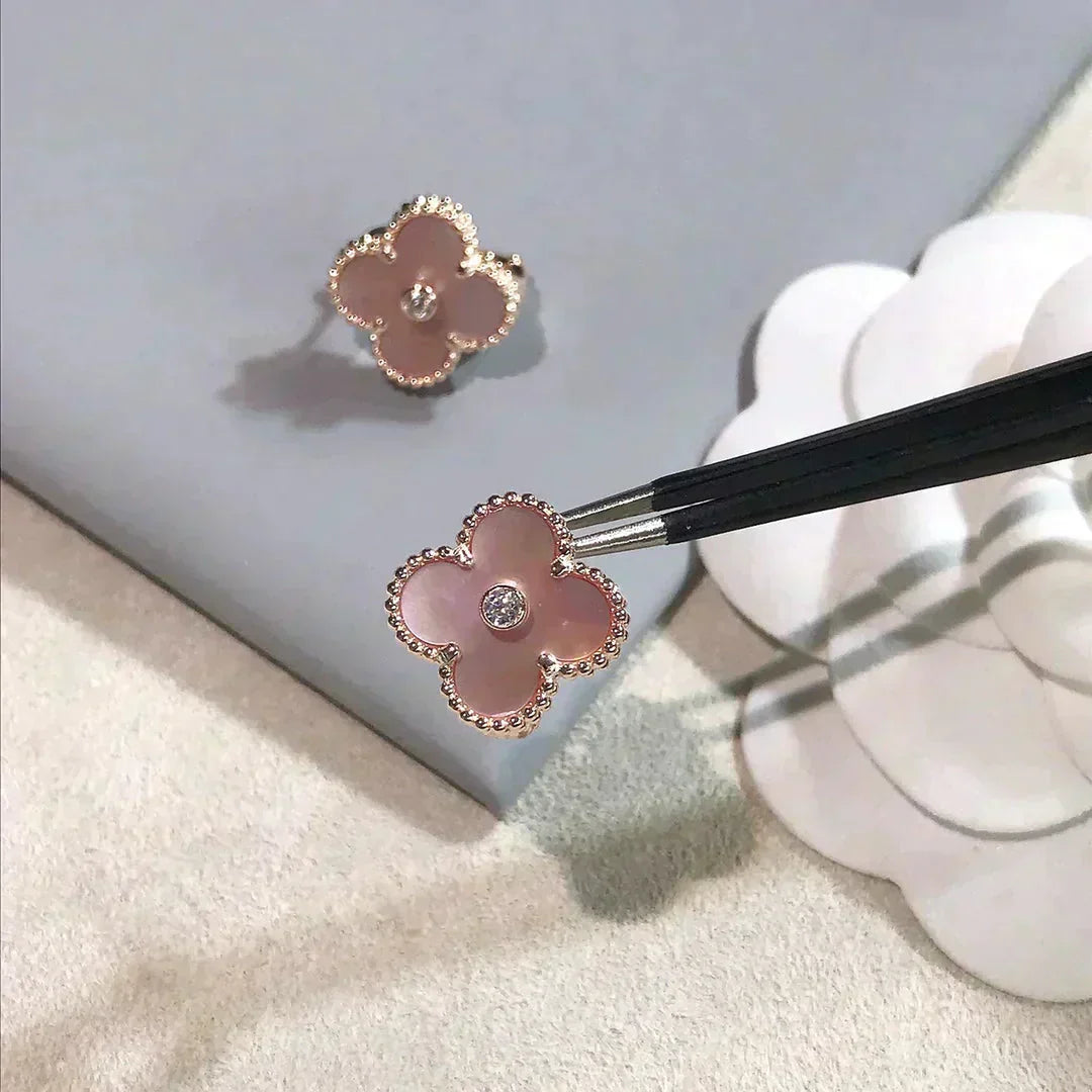 [BLAUE TRÄNEN]CLOVER MEDIUM 1 MOTIFS PINK MOP DIAMOND OHRRINGE