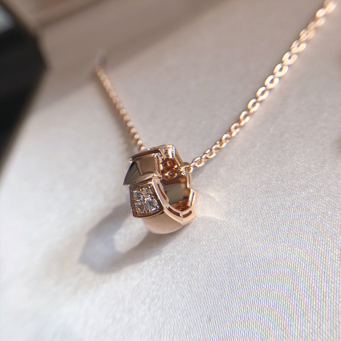 [BLAUE TRÄNEN] SERPENTI ANHÄNGER DIAMANT ROSGOLD HALSKETTE