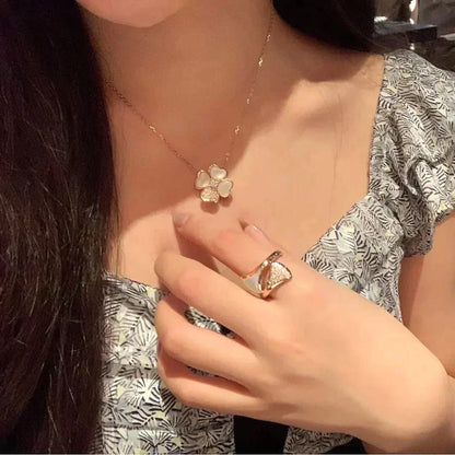 [BLAUE TRÄNEN]CLOVER MOP DIAMANT ROSÉGOLD HALSKETTE