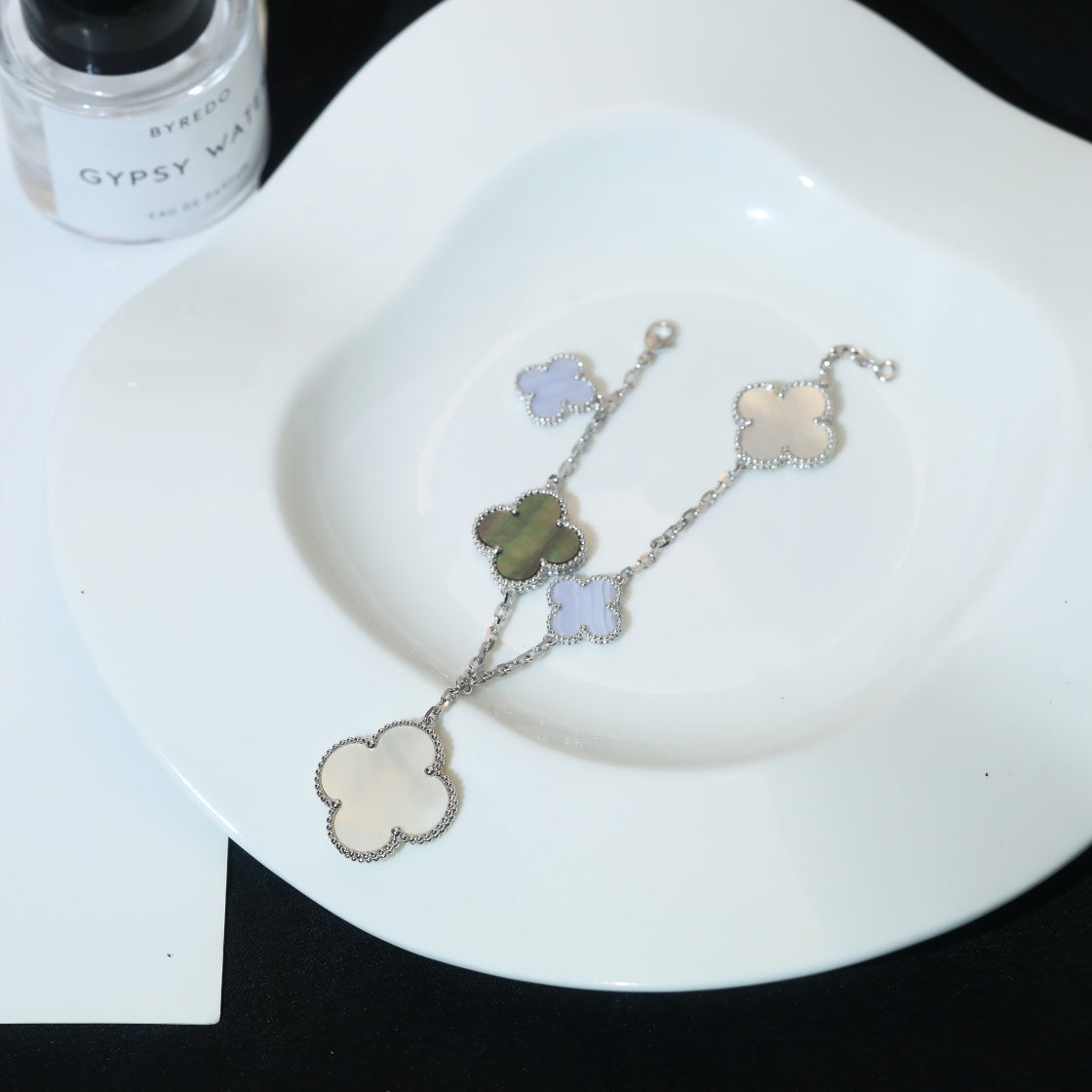 [BLUE TEARS]CLOVER BRACELET 5 MOTIFS MOP CHALCEDONY SILVER