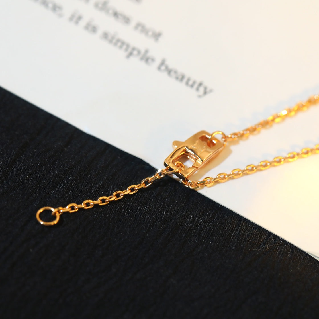 [BLAUE TRÄNEN] HALSKETTE AUS ROTGOLD MIT STERN UND SONNE