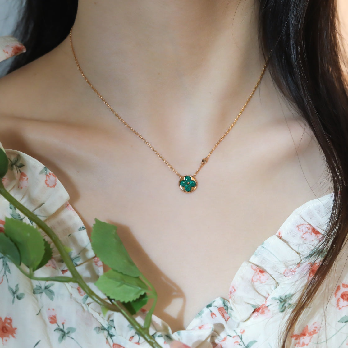 [BLAUE TRÄNEN] HALSKETTE MIT SONNENANHÄNGER AUS ROTGOLD MIT 1 DIAMANT