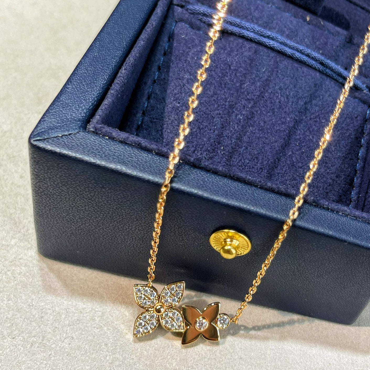 [BLAUE TRÄNEN]STAR BLOSSOM HALSKETTE ROTGOLD DIAMANTEN