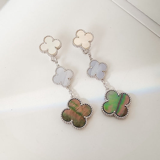 [BLUE TEARS]クローバー 3モチーフ カルセドニー ダークモップ シルバー ピアス