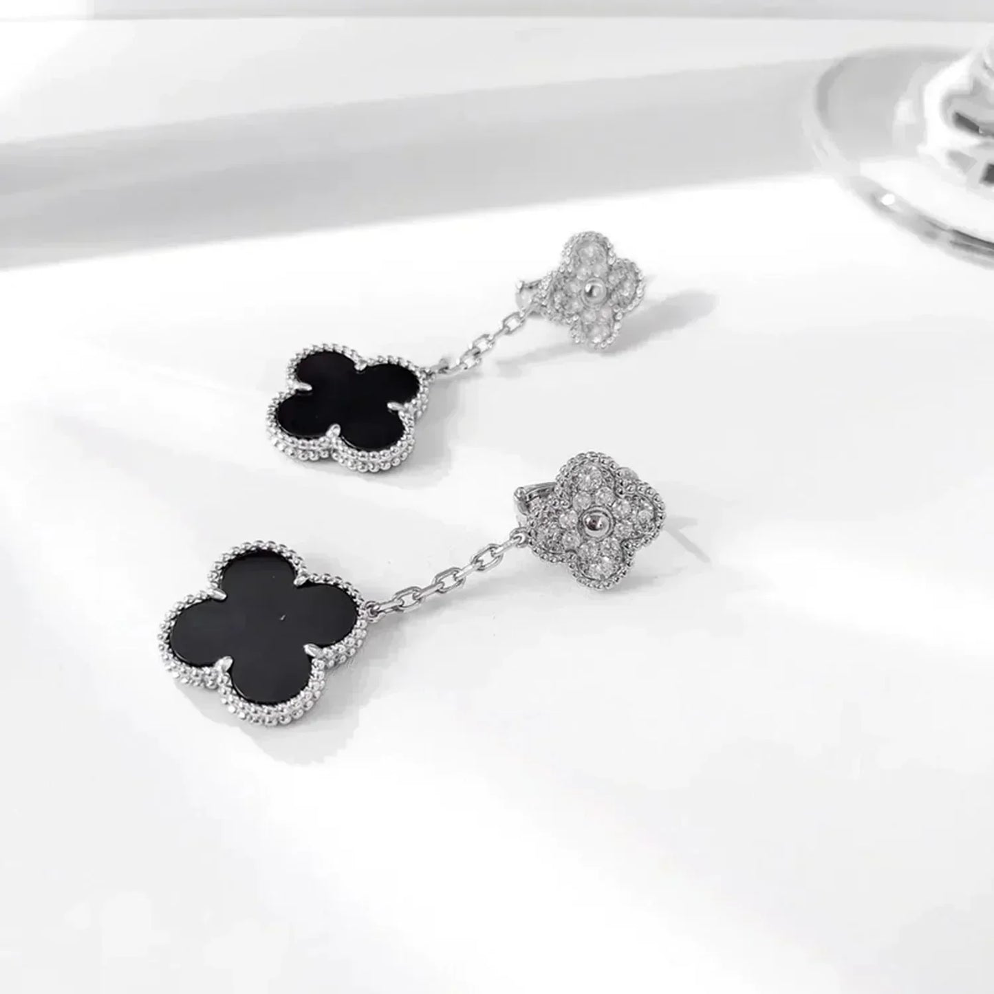 [BLUE TEARS]クローバー 2モチーフ ダイヤモンド オニキス ピアス シルバー