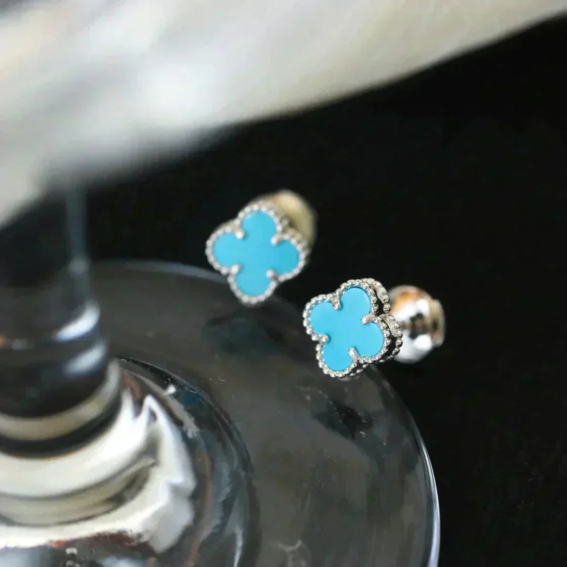 [ブルーティアーズ]クローバー ミニ 9.5mm オニキス スタッドピアス シルバー