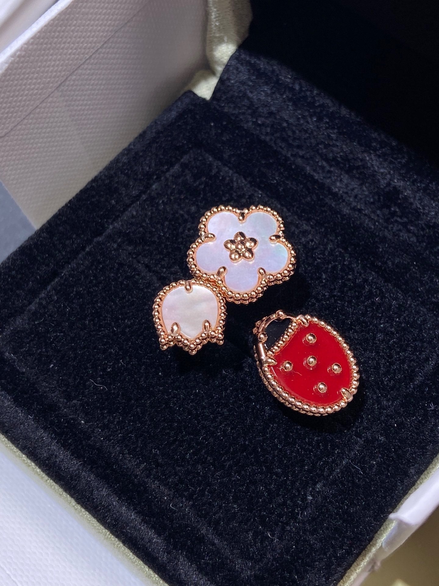 [BLAUE TRÄNEN] RING AUS ROSÉGOLD MIT GLÜCKS-3-MOTIV