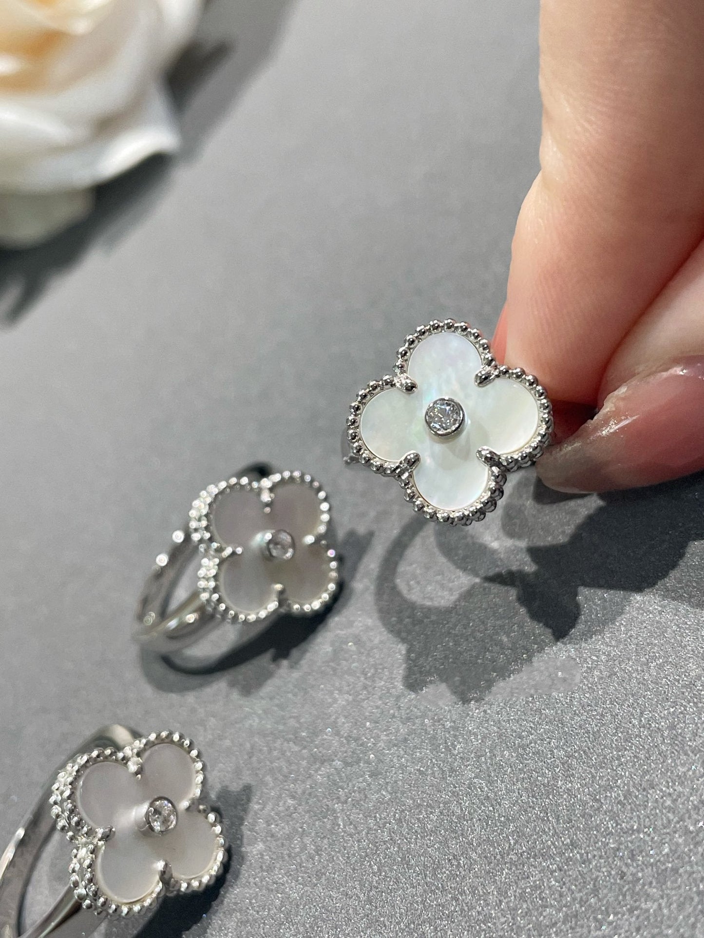 [BLAUE TRÄNEN]CLOVER SILBERNER MOP DIAMANTRING
