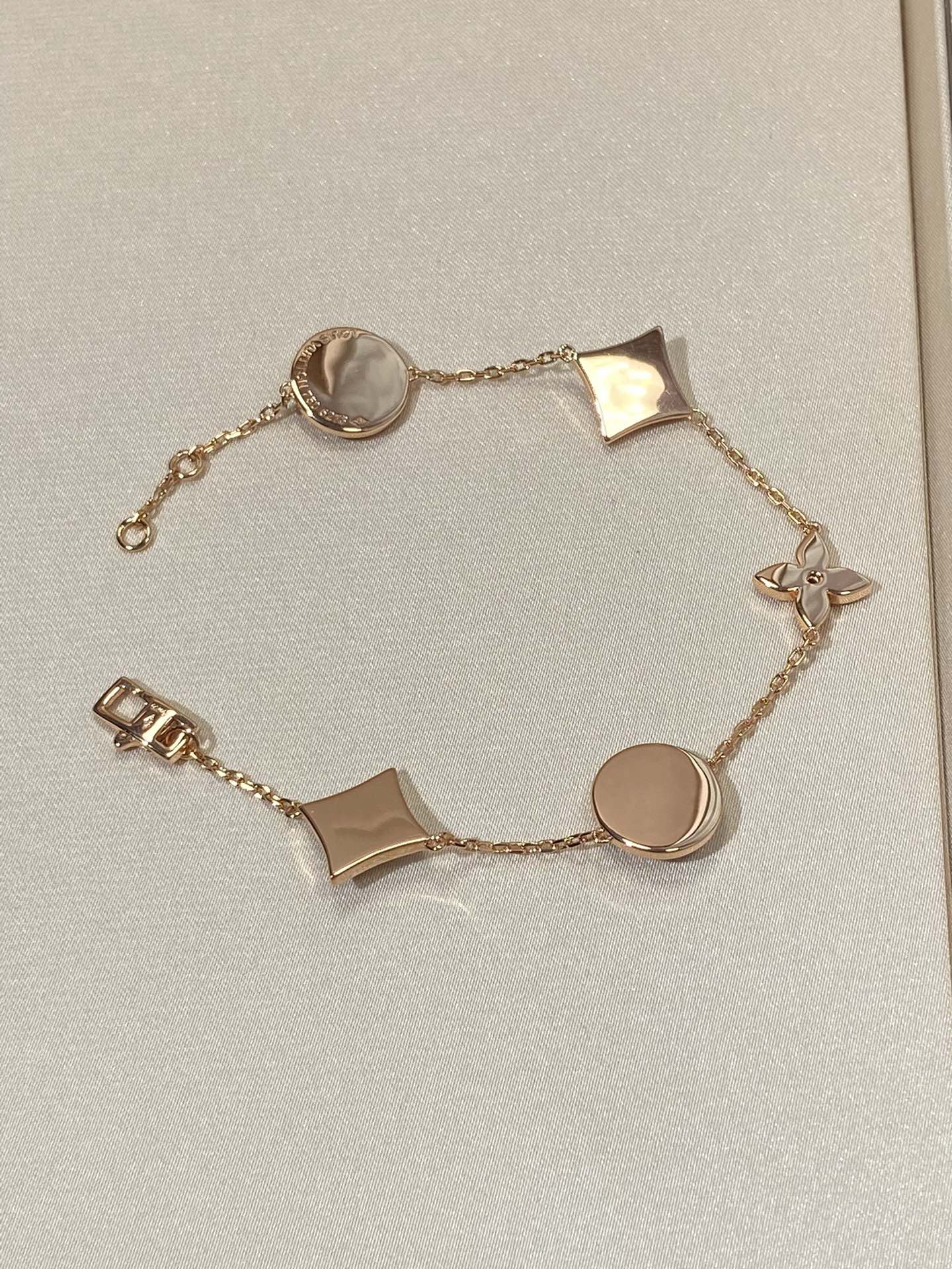 [BLAUE TRÄNEN]ARMBAND AUS ROTGOLD MIT 5 MOTIV „STERN UND SONNE“