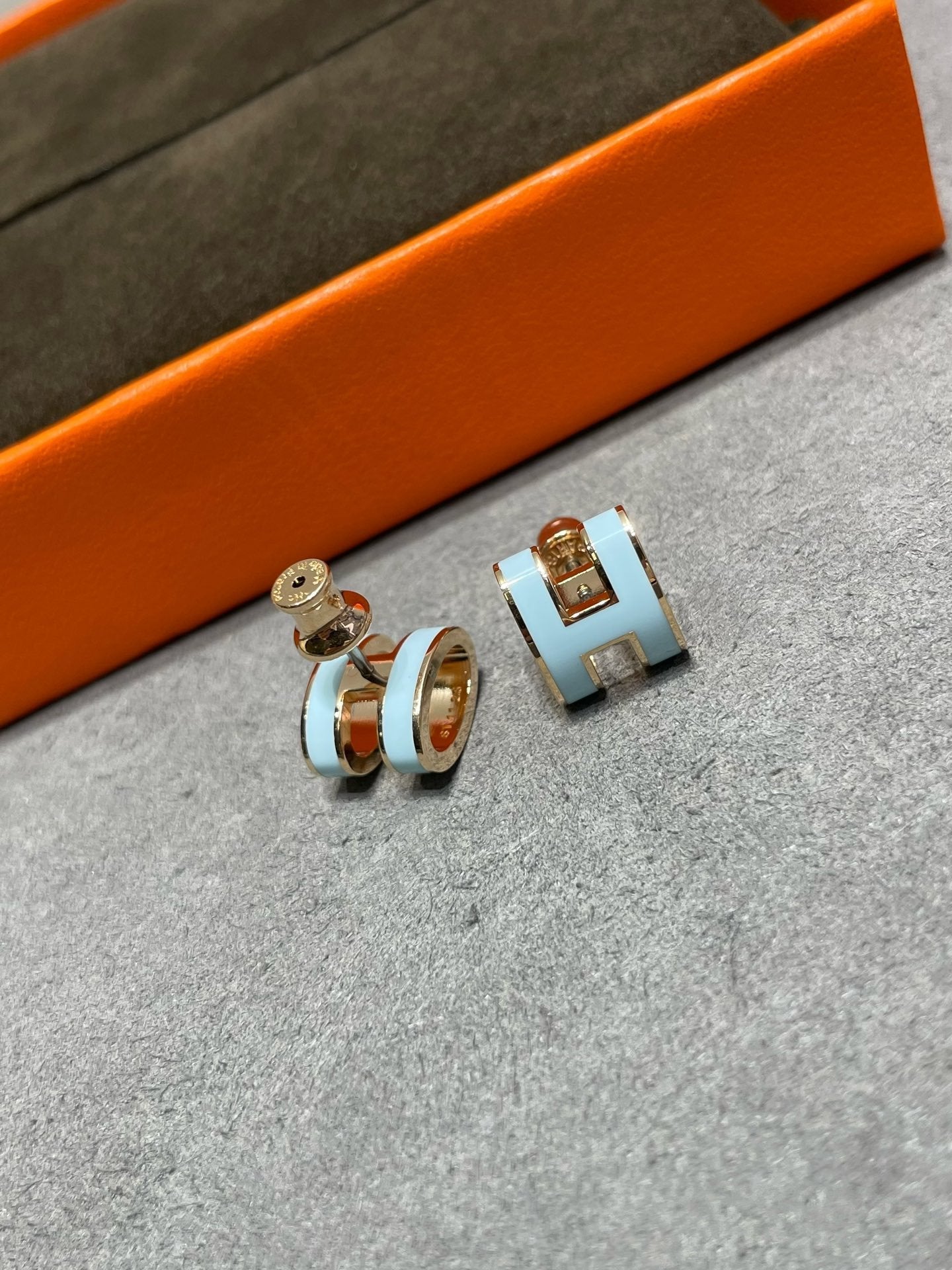 [BLAUE TRÄNEN] POP ​​H HIMMELBLAU OHRSTECKER