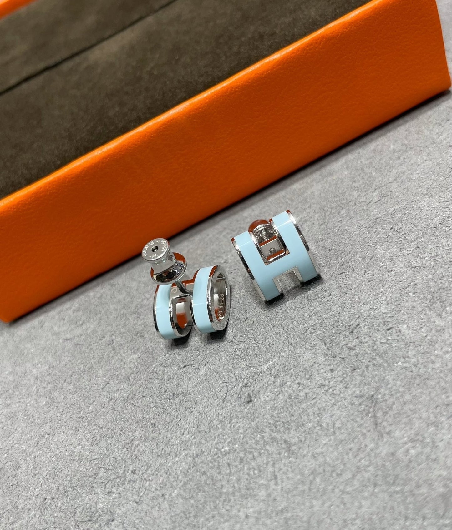 [BLAUE TRÄNEN] POP ​​H HIMMELBLAU OHRSTECKER