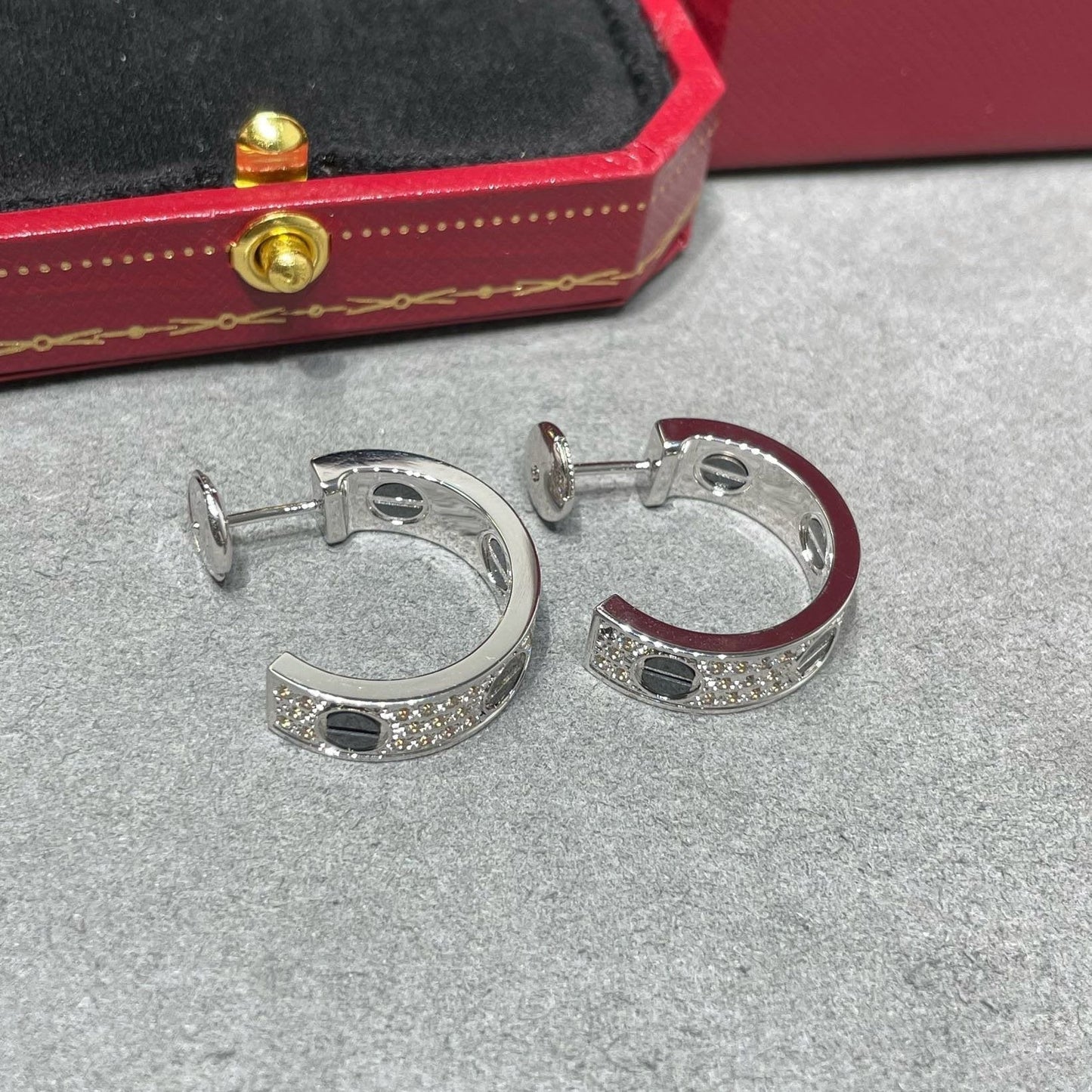 [Blue Tears Jewelry]LOVE CERAMIC DIAMOND PAVED SILVER EARRINGS