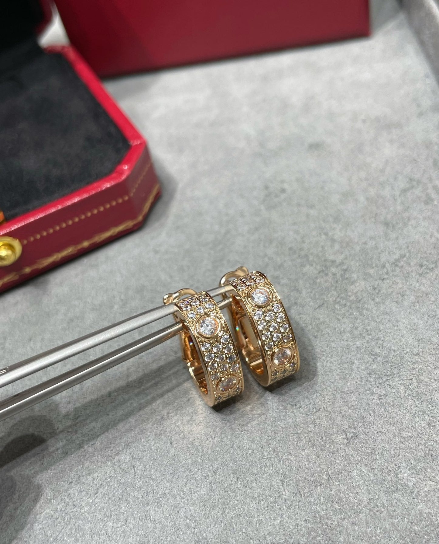 [ブルーティアーズ]ラブ 5.5mm ダイヤモンド パヴェ イヤリング