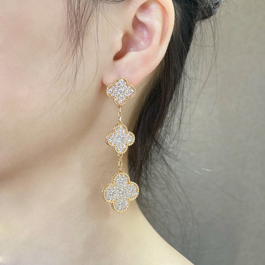 [BLAUE TRÄNEN] KLEEBLATT 3 MOTIVE DIAMANT-BESETZTE OHRRINGE AUS ROSÉGOLD