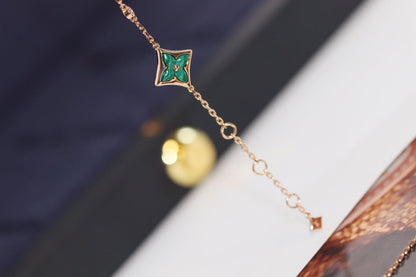 [BLAUE TRÄNEN]ARMBAND AUS ROTGOLD MIT MALACHIT UND STERNEN UND SONNE