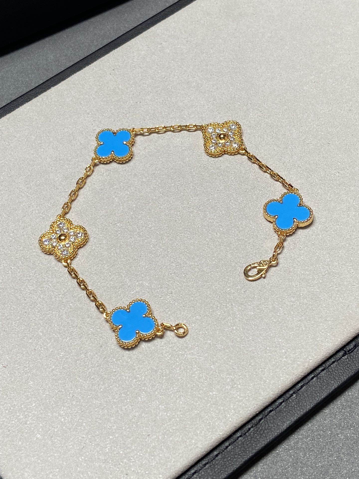 [BLUE TEARS]クローバー5モチーフ ブルーカルセドニー ダイヤモンド ゴールドブレスレット