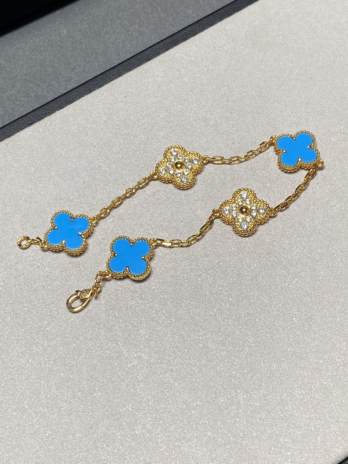 [BLUE TEARS]クローバー5モチーフ ブルーカルセドニー ダイヤモンド ゴールドブレスレット