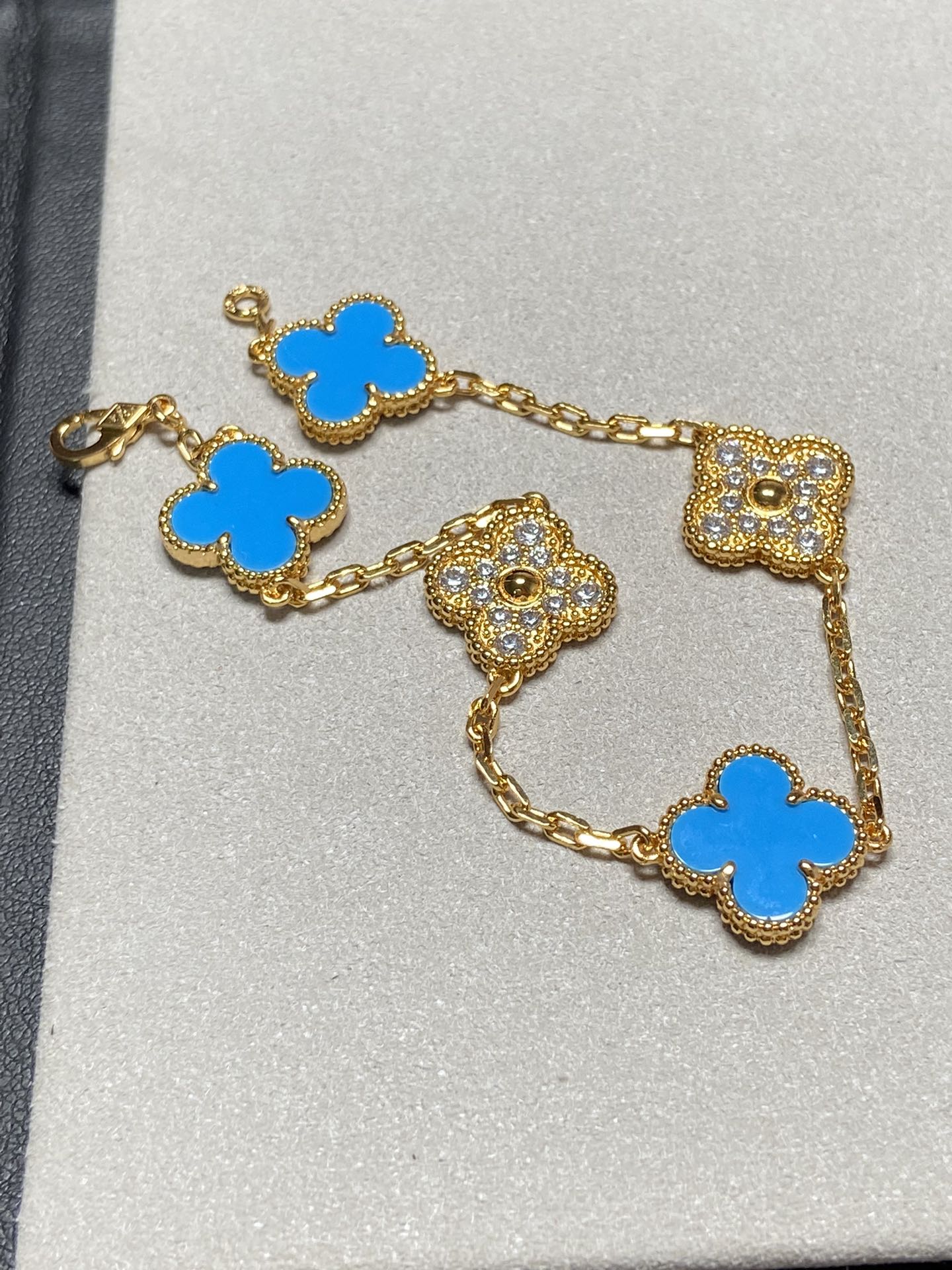 [BLUE TEARS]クローバー5モチーフ ブルーカルセドニー ダイヤモンド ゴールドブレスレット