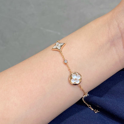 [BLAUE TRÄNEN] ARMBAND MIT 4 MOTIV-STERNEN UND SONNEN, WEISSEM MOP-ROSÉGOLD 
