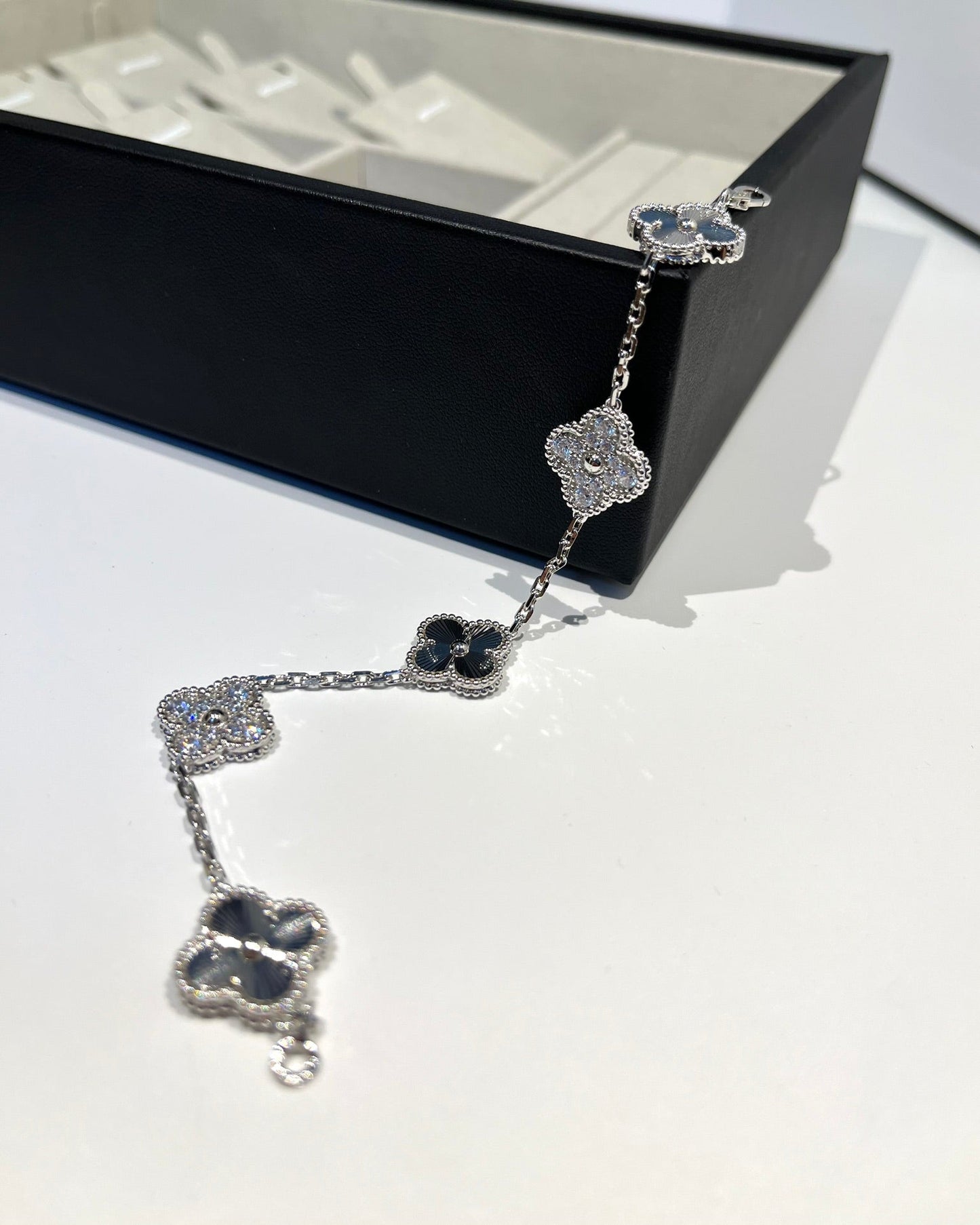 [BLUE TEARS]CLOVER 5 MOTIF SILVER DIAMOND BRACELET