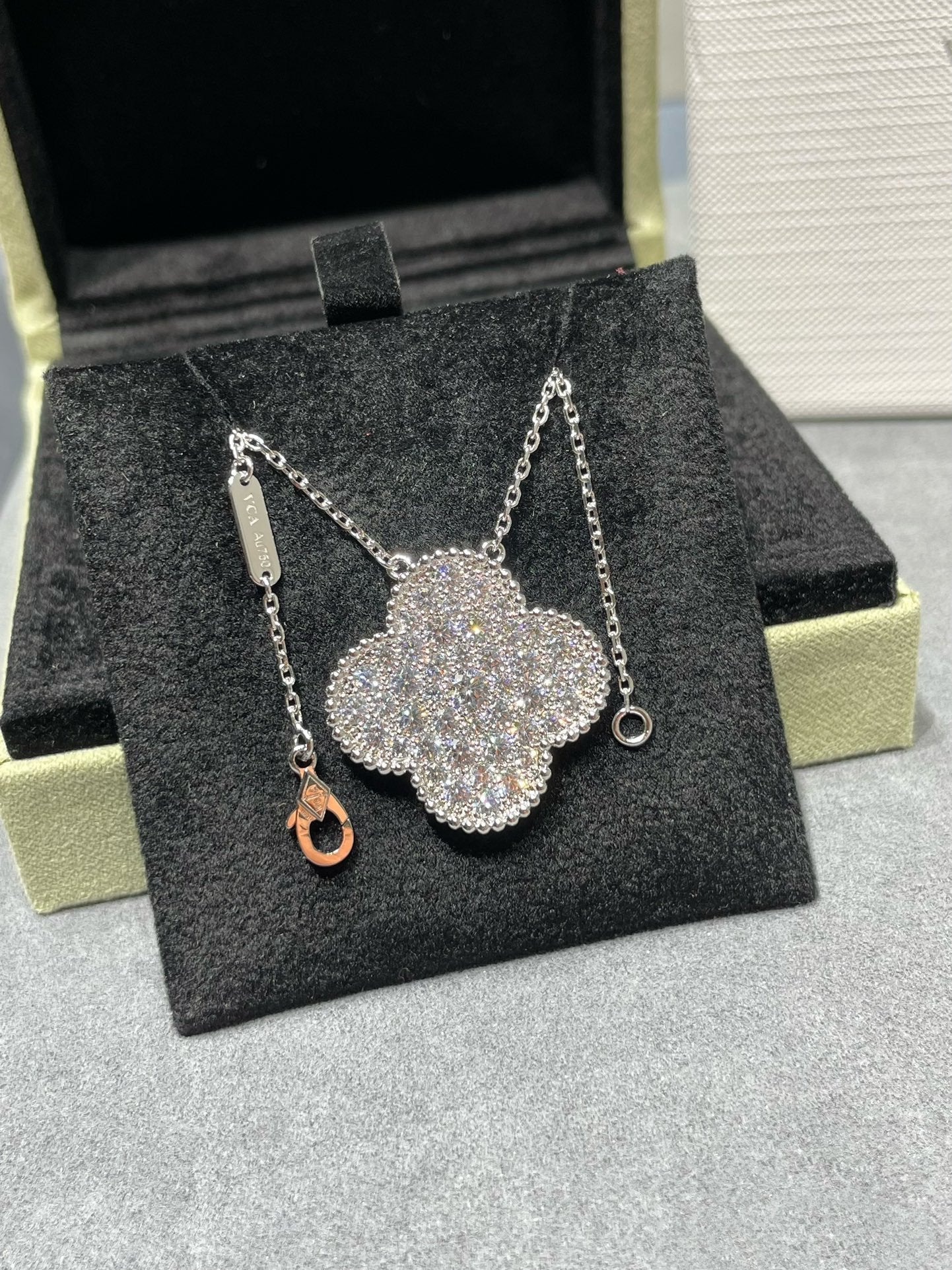 [Blaue Tränen]Clover 25mm großer Anhänger mit Diamanten besetzte Silberkette