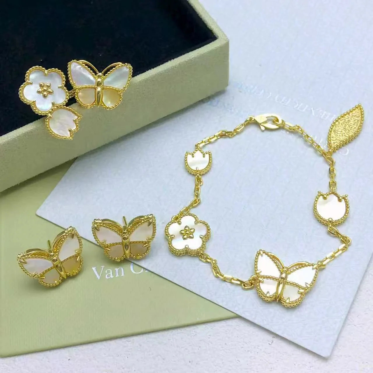 [BLUE TEARS]26 NEW CLOVER LUCKY LIGHT YELLOW AND WHITE SET