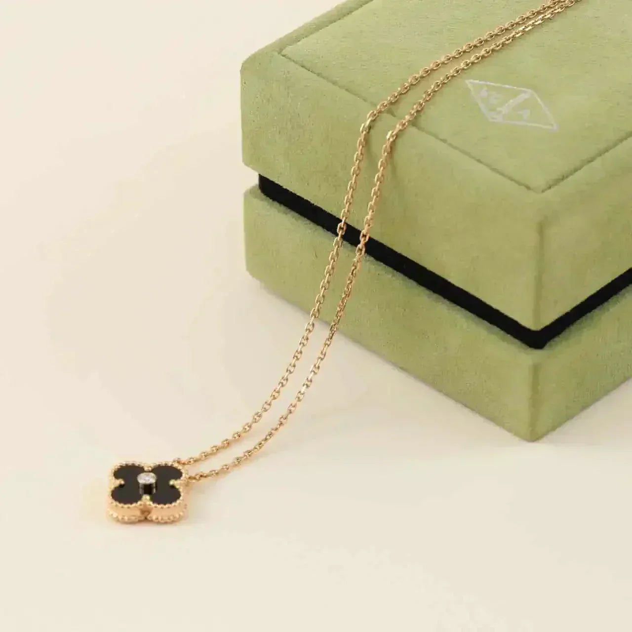 [BLAUE TRÄNEN]CLOVER 15MM DIAMANT-ONYX-HALSKETTE