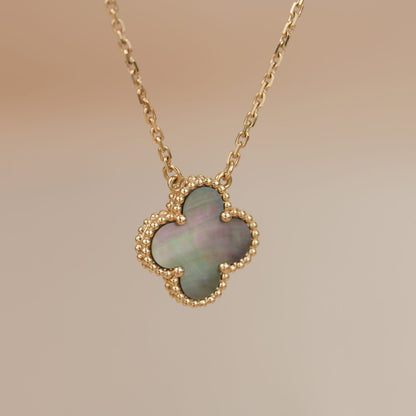 [BLUETRÄNEN]CLOVER 15MM GRAU PERLMUTT HALSKETTE