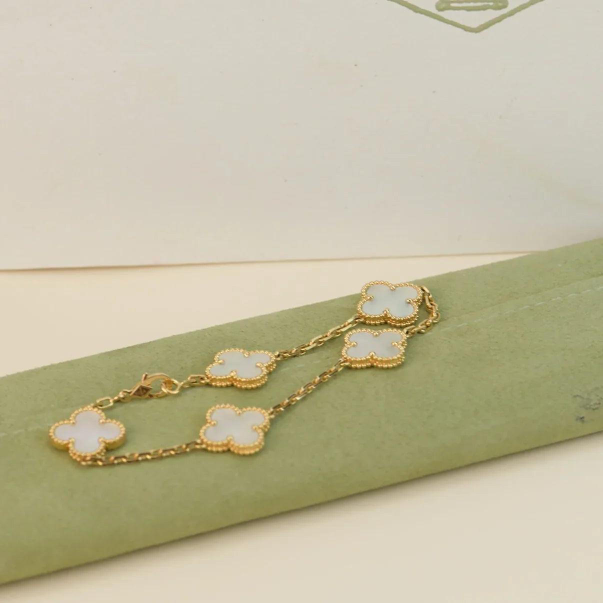 [BLUE TEARS]CLOVER WHITE PEARL MOP 5 MOTIF BRACELET COLLECTION
