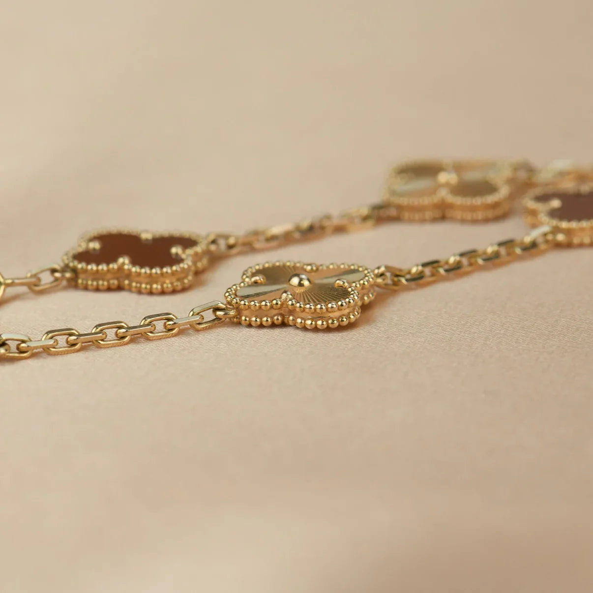 [BLUE TEARS] CLOVER 5 MOTIF RED CORNELIAN BRACELET COLLECTION