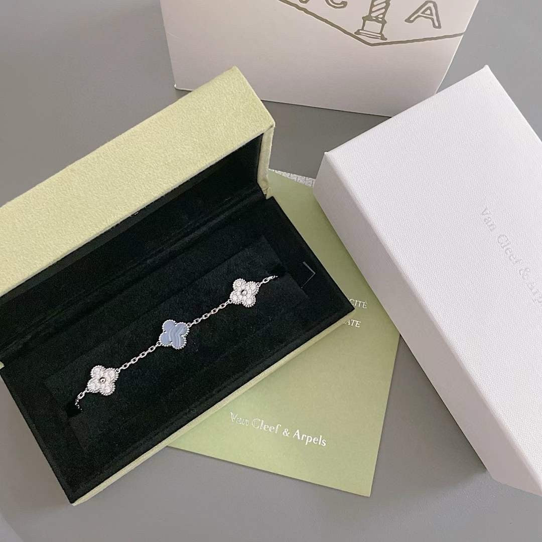 [BLUE TEARS] CLOVER 5 MOTIF PURPLE CHALCEDONY BRACELET COLLECTION