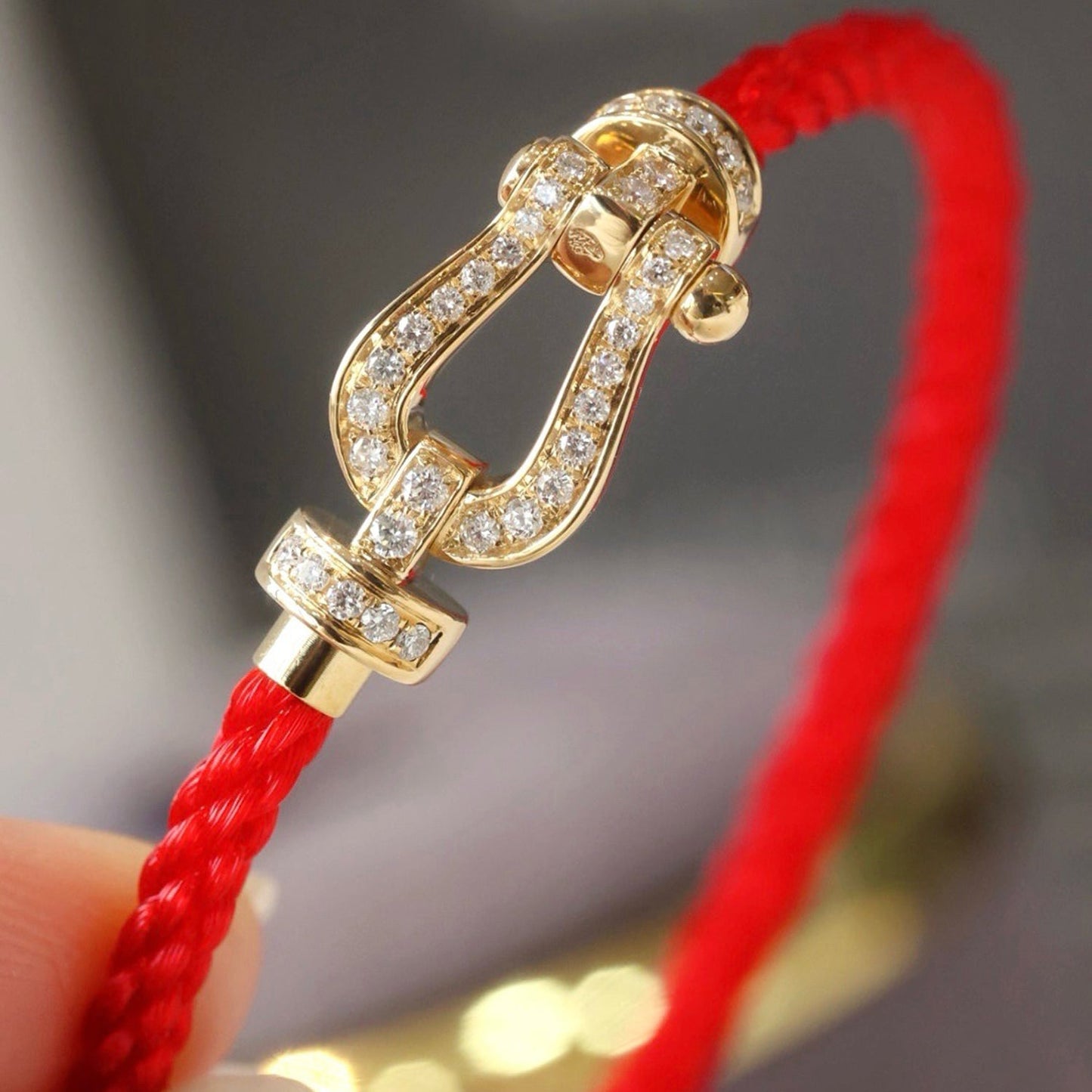 [BLAUE TRÄNEN]FORCE GROSSES HUFEISENARMBAND MIT DIAMANTEN IN GOLD