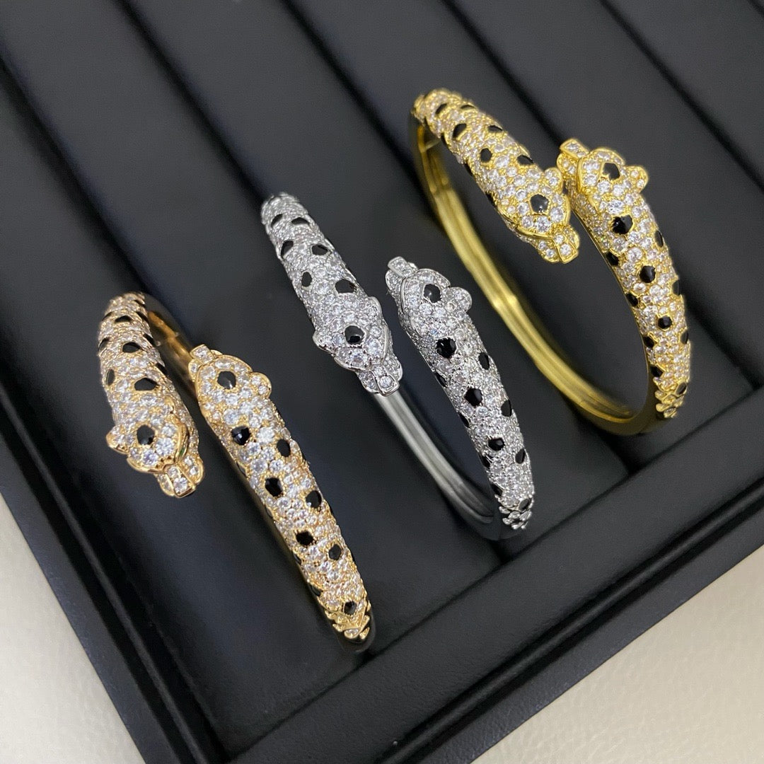 [Blue Tears Jewelry]PANTHERE DOUBLE HEADED HALF DIAMOND OPEN BRACELET