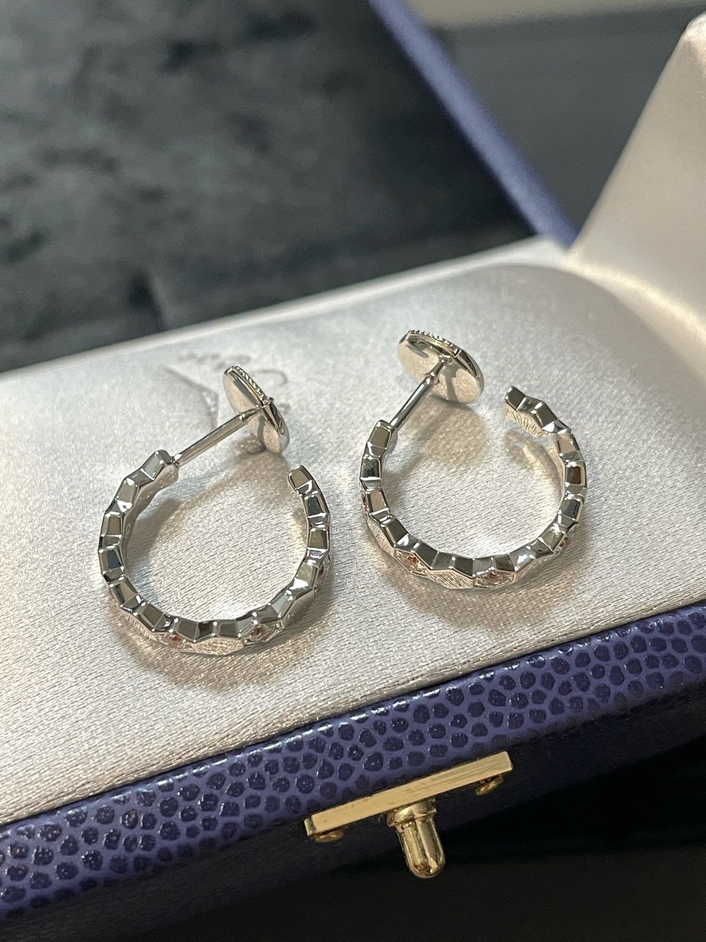 [BLUE TEARS]Ring in Form eines vierblättrigen Kleeblatts mit hohlem Design