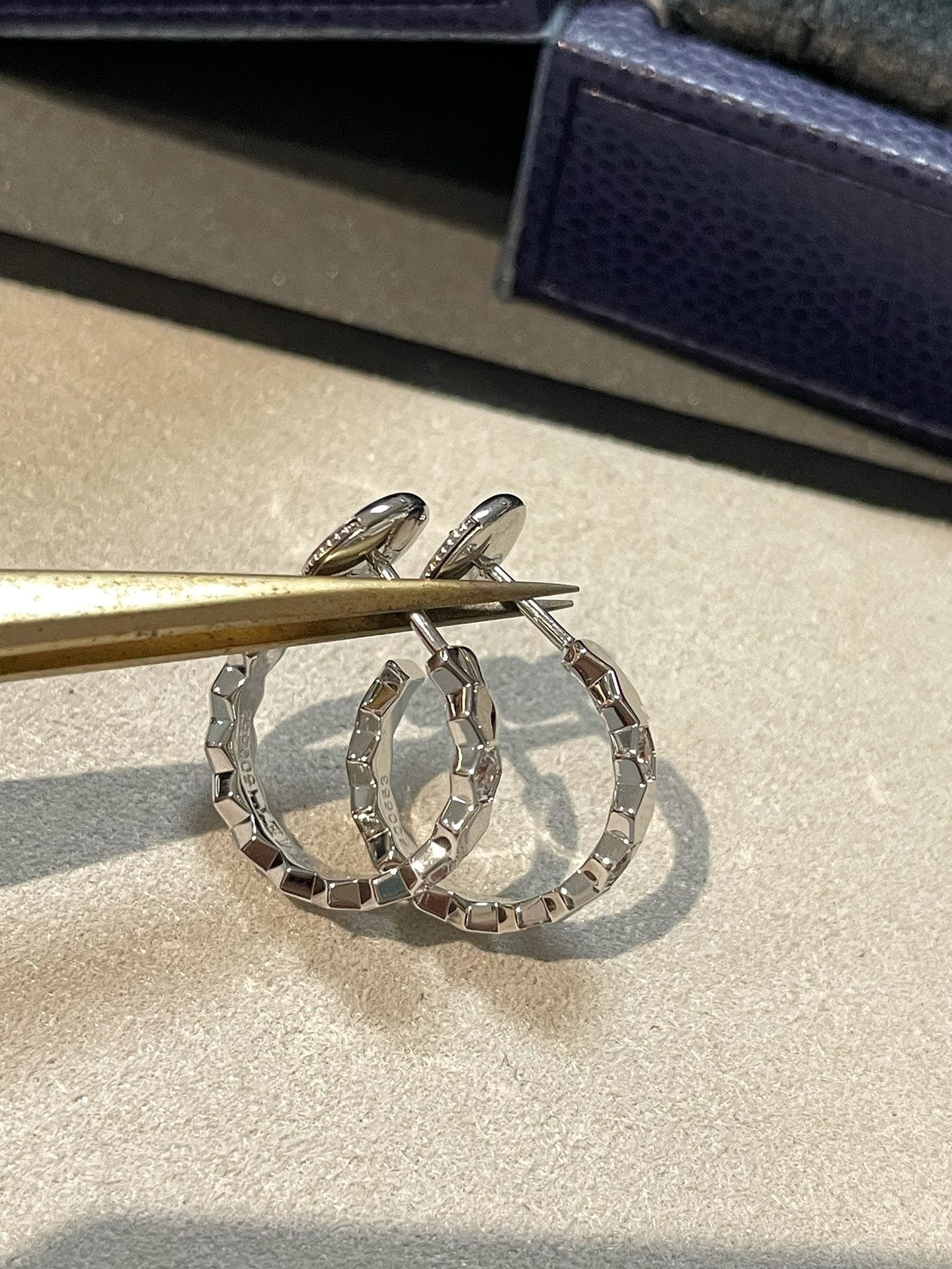 [BLUE TEARS]Ring in Form eines vierblättrigen Kleeblatts mit hohlem Design