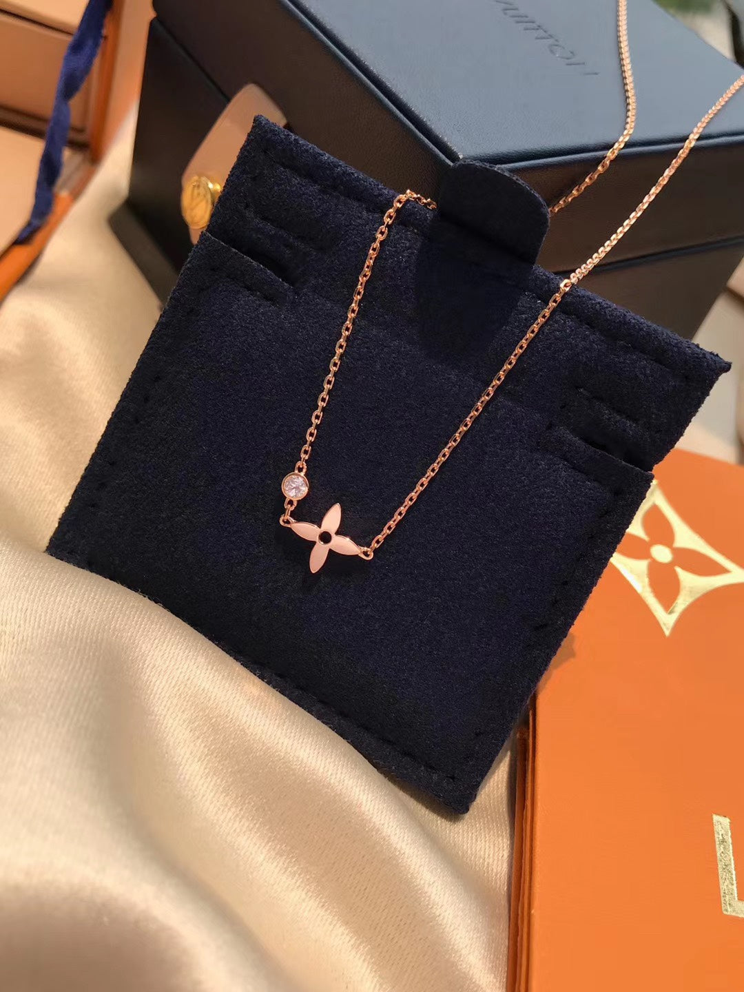 [BLAUE TRÄNEN] BLÜTENANHÄNGER ROSÉGOLD UND DIAMANT
