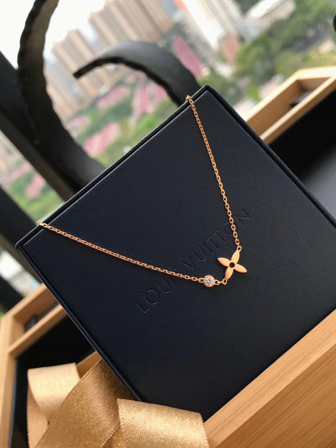 [BLAUE TRÄNEN] BLÜTENANHÄNGER ROSÉGOLD UND DIAMANT