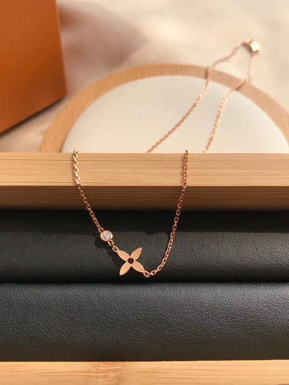 [BLAUE TRÄNEN] BLÜTENANHÄNGER ROSÉGOLD UND DIAMANT