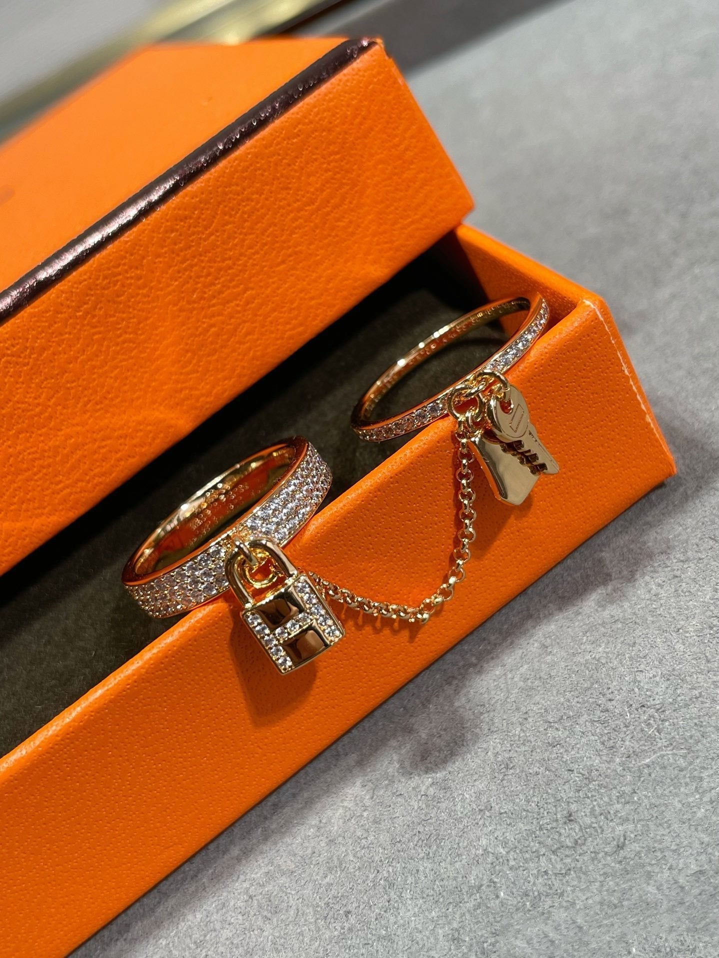 [BLUE TEARS]HM KELLY CLOCHETTE DOPPELRING MIT DIAMANTEN