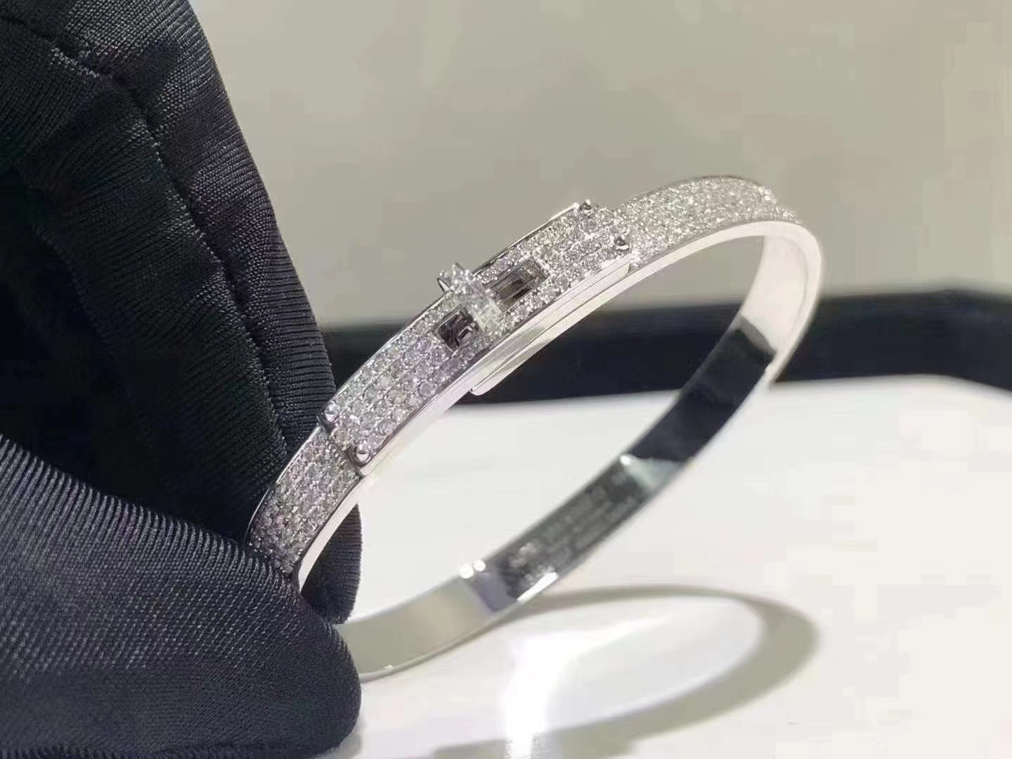 [BLUE TEARS]HM KELLY ARMBAND AUS SILBER MIT VOLLSTÄNDIGEM PAVE-DIAMANT